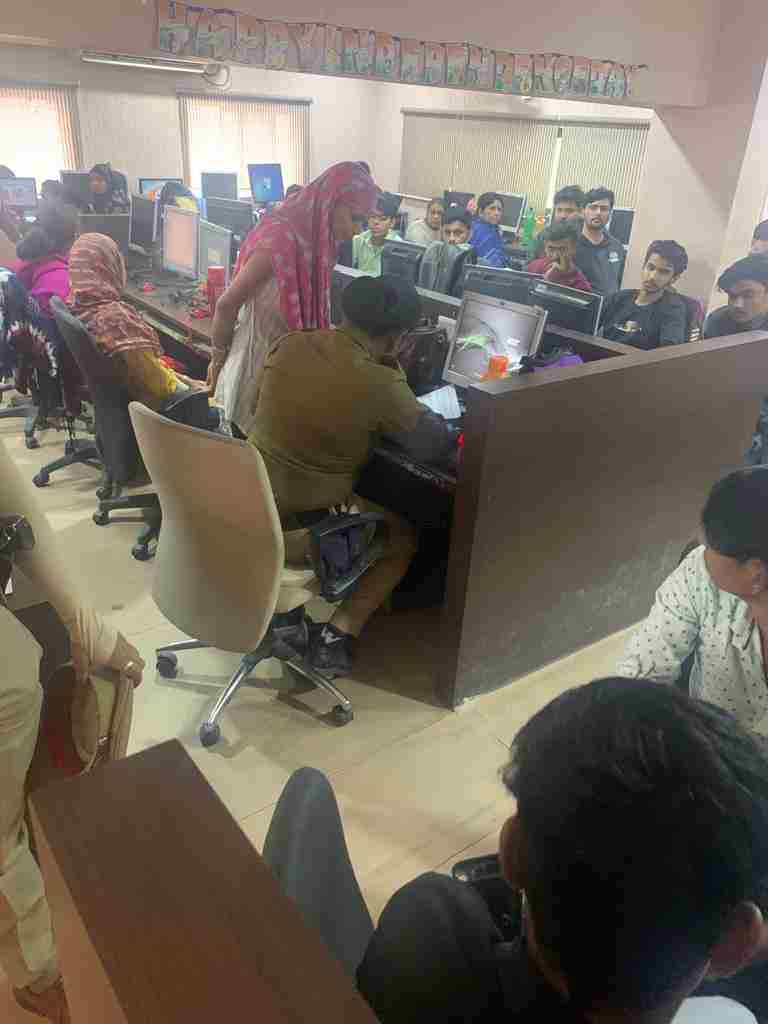 उत्तराखंड पुलिस एंड महाराष्ट्र पुलिस का औरंगाबाद जनपद में संयुक्त ऑपरेशन, कॉल सेंटर की आड़ में लोन की वापसी के लिए देश भर के लोगों से जबरन कर रहे थे वसूली 3 Hello Uttarakhand News »