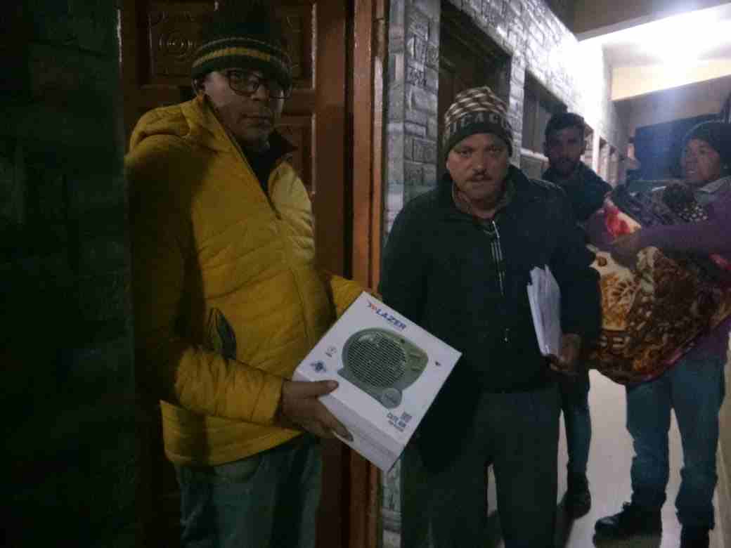 Joshimath: सीएम धामी की सर्वोच्च प्राथमिकता में शामिल हैं जोशीमठ आपदा प्रभावित, प्रभावितों के रहने-खाने एवं ठंड से बचाव हेतु पर्याप्त संख्या में कई गई है हीटर एवं ब्लोअर की व्यवस्था 3 Hello Uttarakhand News »