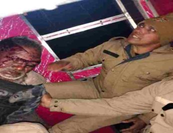 Dehradun: होमगार्ड ने अपनी सजगता से सड़क पर लहूलुहान घायल व्यक्ति की बचाई जान 2 Hello Uttarakhand News »