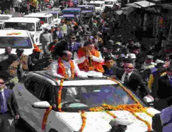 Uttarakhand: चंपावत में मुख्यमंत्री पुष्कर सिंह धामी व सांसद अजय टम्टा रैली में हुए शामिल, खुली जीप में बैठकर किया जनता का अभिवादन 3 Hello Uttarakhand News »