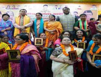 मुख्यमंत्री पुष्कर सिंह धामी ने भाजपा महानगर महिला मोर्चा देहरादून द्वारा आयोजित “सुषमा स्वराज अवार्ड” कार्यक्रम में किया प्रतिभाग, विभिन्न क्षेत्रों में उत्कृष्ट कार्य करने वाली 26 महिलाओं को किया सम्मानित 2 Hello Uttarakhand News »