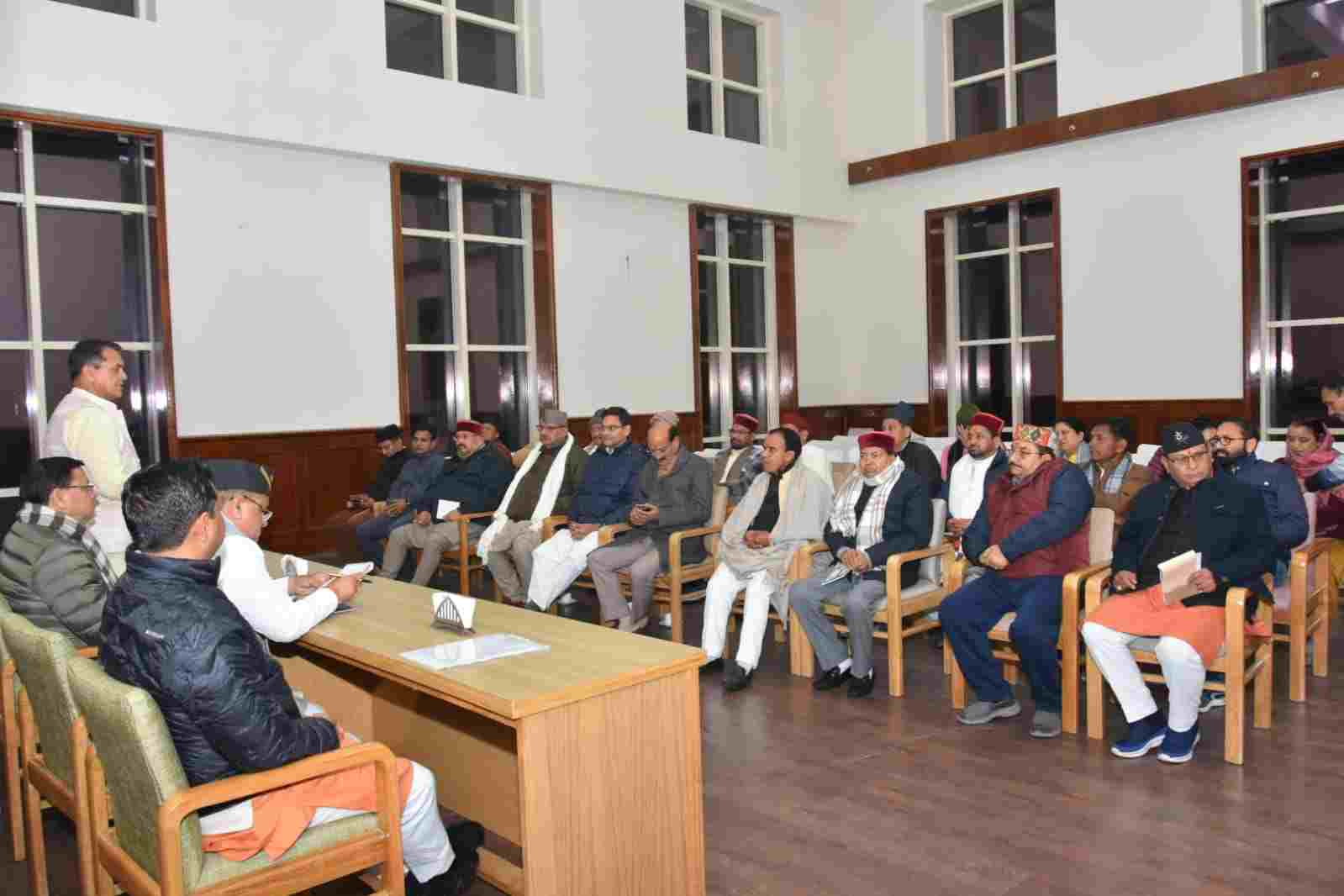 गैरसैंण: मुख्यमंत्री धामी ने गैरसैंण में विधानमंडल दल की बैठक में किया प्रतिभाग, संसदीय कार्य मंत्री प्रेमचन्द अग्रवाल, भाजपा प्रदेश अध्यक्ष महेंद्र भट्ट एवं विधायकगण रहे उपस्थित 2 Hello Uttarakhand News »