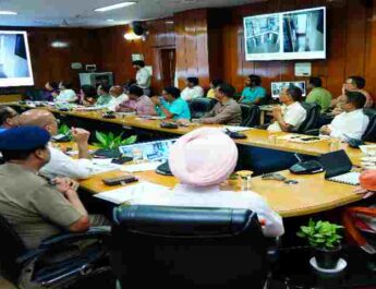 Uttarakhand: आपदा प्रभावित क्षेत्रों में गर्भवती महिलाओं को हेली सेवा उपलब्ध कराने के मुख्यमंत्री ने दिये निर्देश 2 Hello Uttarakhand News »