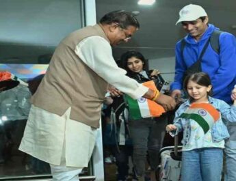 Operation Ajay: इज़राइल से भारतियों की सुरिक्षत वापसी, उत्तराखंड के दस नागरिकों को उत्तराखंड सरकार के प्रतिनिधि द्वारा एयरपोर्ट पर किया गया रिसीव 5 Hello Uttarakhand News »