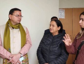 मुख्यमंत्री पुष्कर सिंह धामी ने मैक्स अस्पताल में भर्ती भारतीय क्रिकेटर ऋषभ पंत का जाना हाल चाल, डॉक्टरों से ऋषभ के स्वास्थ्य सुधार के बारे में ली पूरी जानकारी 4 Hello Uttarakhand News »