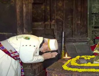  प्रधानमंत्री नरेंद्र मोदी ने श्री केदारनाथ में किया रुद्राभिषेक, प्रधानमंत्री बनने के बाद 6वीं बार पहुंचे बाबा केदार के धाम, श्री केदारनाथ में श्रद्धालुओं को दी बड़ी सौगात 4 Hello Uttarakhand News »