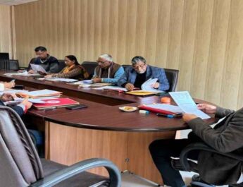 देहरादून: पत्रकार कल्याण कोष समिति की हुई बैठक, कुल 5 पत्रकारों के आश्रितों को पत्रकार कल्याण कोष (कारपस फंड) से आर्थिक सहायता देने की बनी समिति, साथ ही “मुख्यमंत्री पत्रकार सम्मान पेंशन योजना“ के अन्तर्गत 3 वरिष्ठ पत्रकारों को पेंशन देने पर भी बनी सहमति 3 Hello Uttarakhand News »