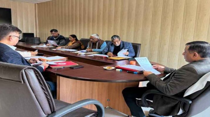 देहरादून: पत्रकार कल्याण कोष समिति की हुई बैठक, कुल 5 पत्रकारों के आश्रितों को पत्रकार कल्याण कोष (कारपस फंड) से आर्थिक सहायता देने की बनी समिति, साथ ही “मुख्यमंत्री पत्रकार सम्मान पेंशन योजना“ के अन्तर्गत 3 वरिष्ठ पत्रकारों को पेंशन देने पर भी बनी सहमति 1 Hello Uttarakhand News »