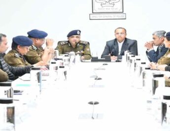 Uttarakhand Police: सचिव गृह शैलेश बगौली ने पुलिस विभाग द्वारा किये जा रहे कार्य एवं विभिन्न मुद्दों पर किया वरिष्ठ पुलिस अधिकारियों के साथ चर्चा 2 Hello Uttarakhand News »