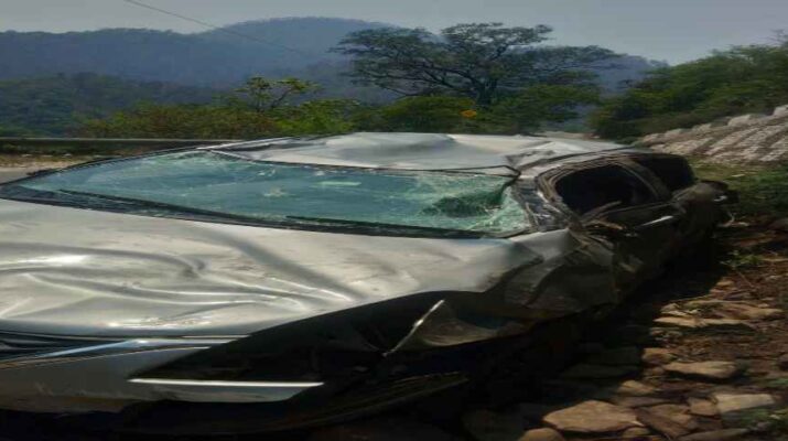 टिहरी: थापला बाईपास के पास एक कार अनियंत्रित होकर सड़क पर पलटी, दो लोग जख्मी 5 टिहरी: थापला बाईपास के पास एक कार अनियंत्रित होकर सड़क पर पलटी, दो लोग जख्मी 5 Hello Uttarakhand News »