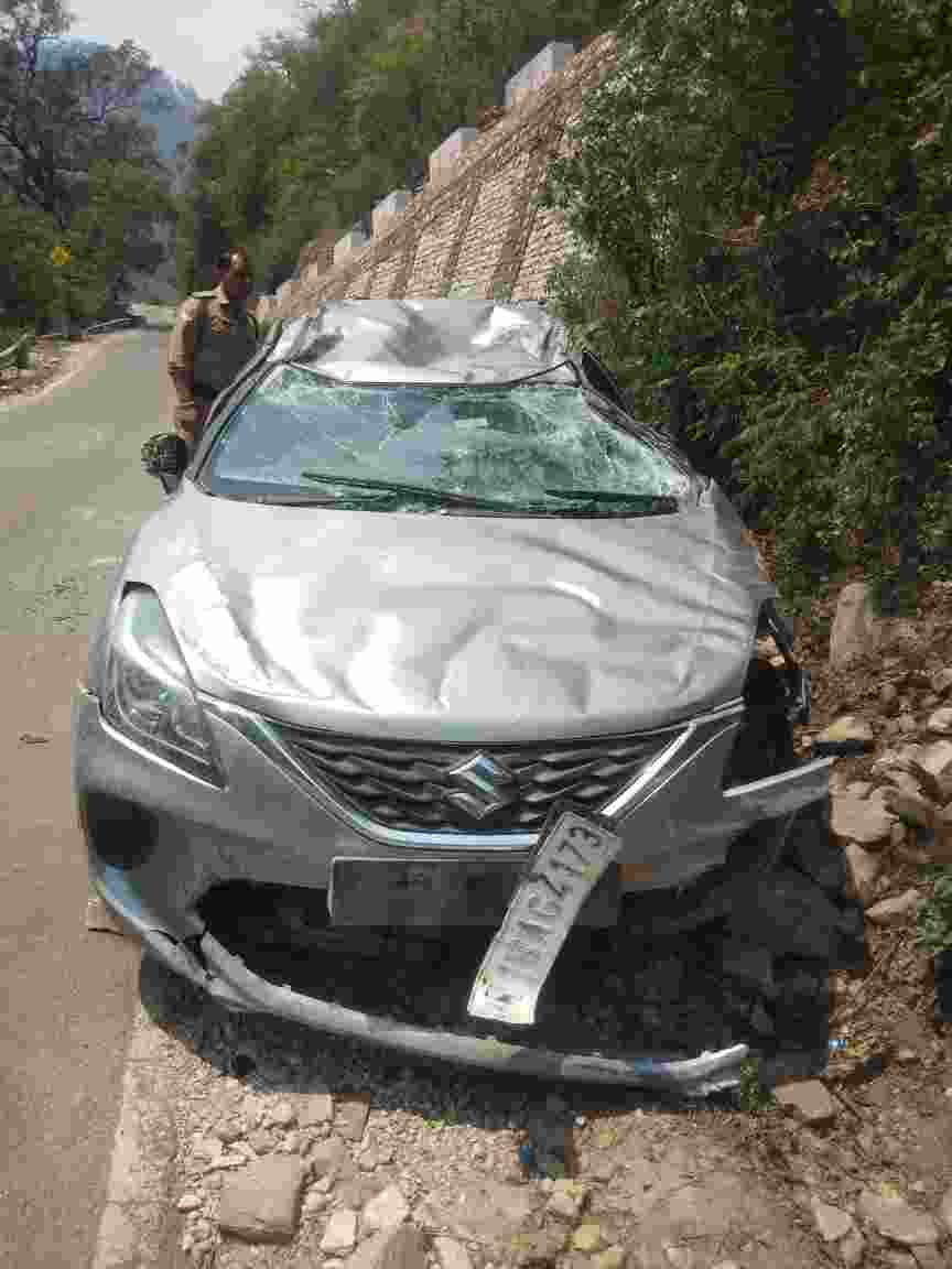 टिहरी: थापला बाईपास के पास एक कार अनियंत्रित होकर सड़क पर पलटी, दो लोग जख्मी 2 Hello Uttarakhand News »