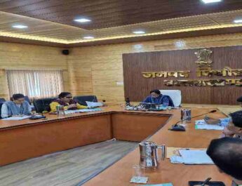 Pithoragarh: जिलाधिकारी ने हरेला पर्व की तैयारियों को लेकर अधिकारियों की ली बैठक, जनपद में 16 जुलाई से 18 जुलाई तक तीन दिवसीय हरेला पर्व के अंतर्गत लगभग 2 लाख 6 हजार विभिन्न प्रजातियों के वृक्षारोपण का रखा गया लक्ष्य 3 Hindi News Bharat &raquo;