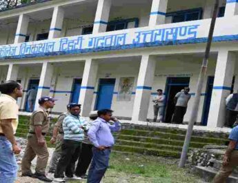 Tehri Garhwal: मुख्यमंत्री ने भिलंगना विकासखंड टिहरी के बाल गंगा एवं बूढ़ाकेदार क्षेत्र में भूस्खलन प्रभावित क्षेत्र में बचाव एवं राहत कार्य संचालित करने के अधिकारियों को दिए निर्देश 4 Hello Uttarakhand News »