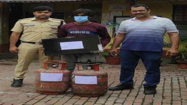 Doon Police: बंद घर मे हुई चोरी की घटना का दून पुलिस ने किया खुलासा, अभियुक्त के कब्जे से चोरी की LED TV व 2 गैस सिलेण्डर हुए बरामद 12 Hello Uttarakhand News »