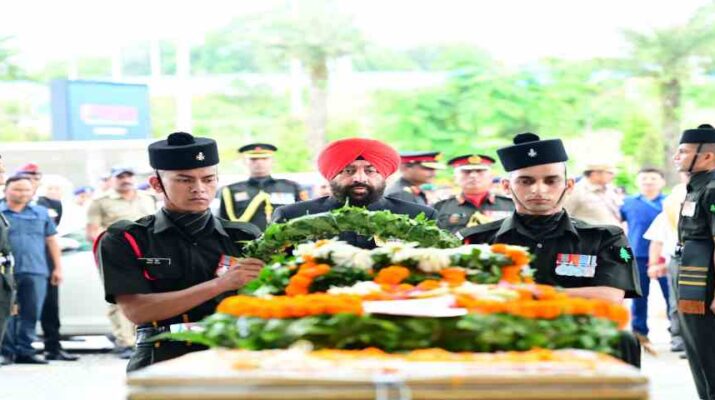 डोडा जम्मू कश्मीर में आतंकवादियों से मुठभेड़ के दौरान शहीद हुए 48 राष्ट्रीय राइफल के कैप्टन दीपक सिंह का पार्थिव शरीर पहुंचा देहरादून, राज्यपाल एवं मुख्यमंत्री ने किए पुष्प चक्र अर्पित, शहीद के पिता से मुलाकात कर बंधाया ढांढस 19 डोडा जम्मू कश्मीर में आतंकवादियों से मुठभेड़ के दौरान शहीद हुए 48 राष्ट्रीय राइफल के कैप्टन दीपक सिंह का पार्थिव शरीर पहुंचा देहरादून, राज्यपाल एवं मुख्यमंत्री ने किए पुष्प चक्र अर्पित, शहीद के पिता से मुलाकात कर बंधाया ढांढस 19 Hello Uttarakhand News » Page 2 of 1113