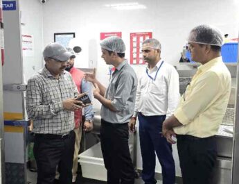 Uttarakhand: देहरादून में नामी खाद्य प्रतिष्ठानों पर छापेमारी, मानकों का पालन न करने पर होगी कार्रवाई: डा. आर. राजेश कुमार आयुक्त खाद्य संरक्षा एवं औषधि प्रशासन 2 Hello Uttarakhand News »