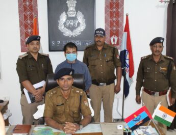 बागेश्वर: सिमगडी पोस्ट ऑफिस में खाताधारकों के धन की धोखाधड़ी करने वाला आरोपी काण्डा पुलिस द्वारा गिरफ्तार, अभियुक्त द्वारा अभी तक लगभग 32 लाख से अधिक धनराशि का किय़ा गया गबन 2 Hello Uttarakhand News »