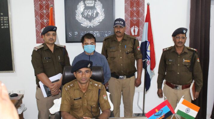 बागेश्वर: सिमगडी पोस्ट ऑफिस में खाताधारकों के धन की धोखाधड़ी करने वाला आरोपी काण्डा पुलिस द्वारा गिरफ्तार, अभियुक्त द्वारा अभी तक लगभग 32 लाख से अधिक धनराशि का किय़ा गया गबन 12 Hello Uttarakhand News »